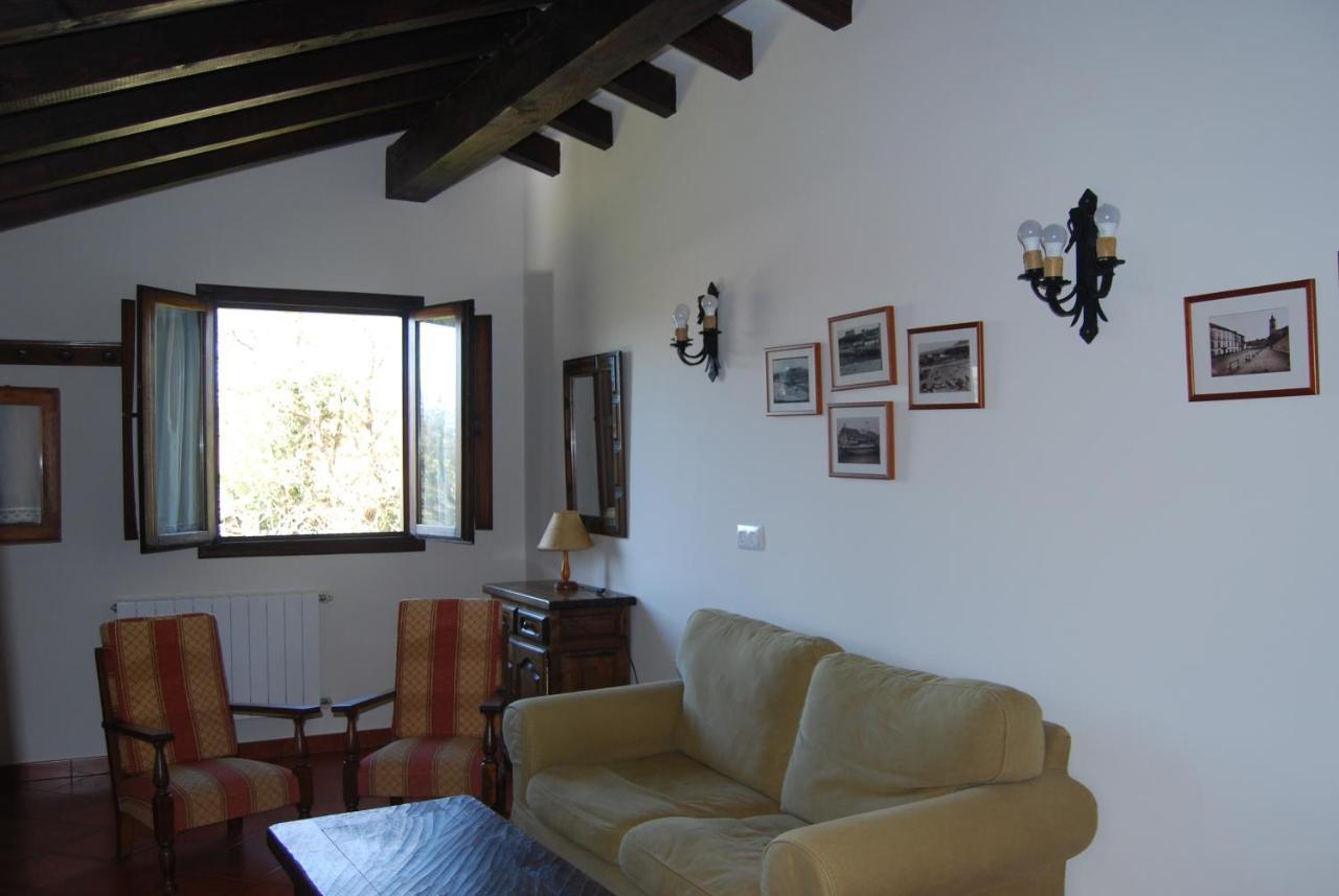 Apartamentos El Perujo Комильяс Экстерьер фото