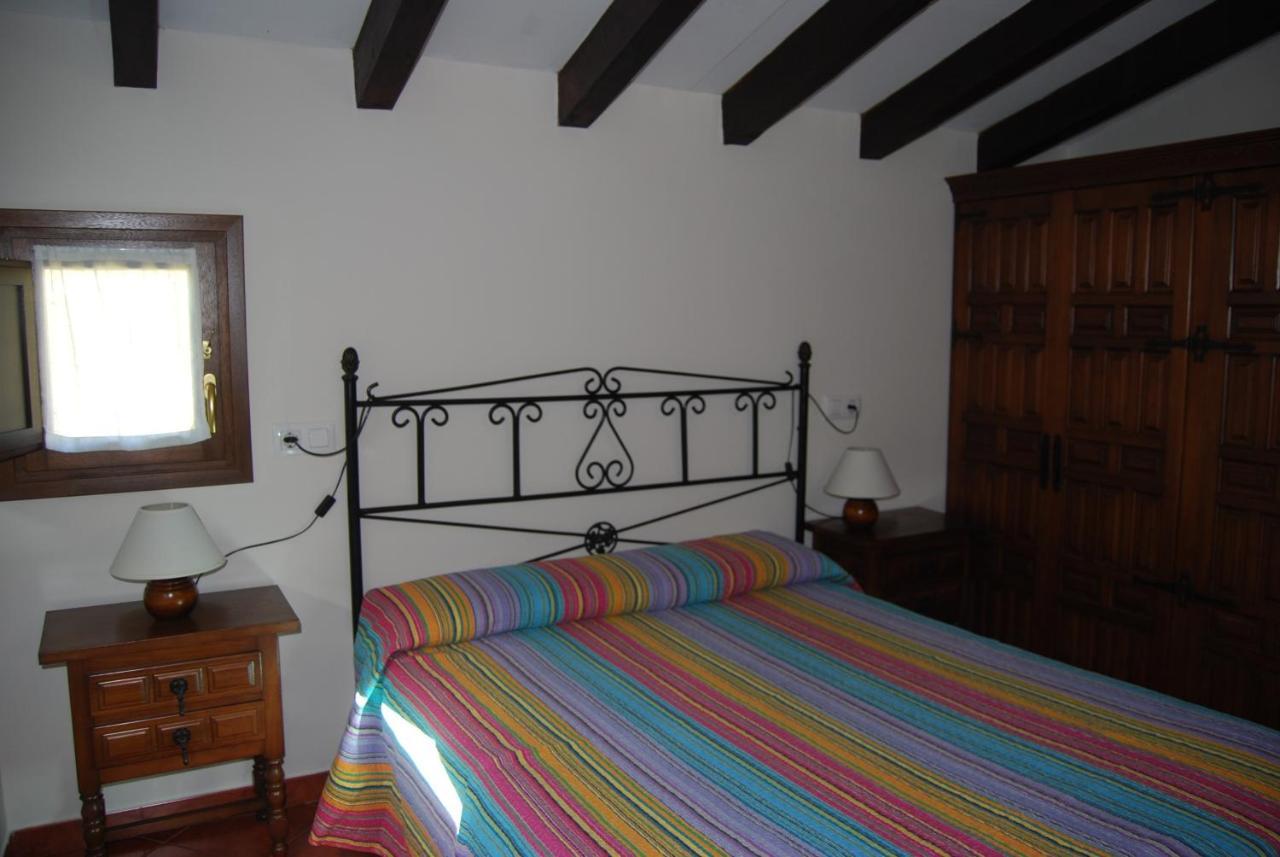Apartamentos El Perujo Комильяс Экстерьер фото
