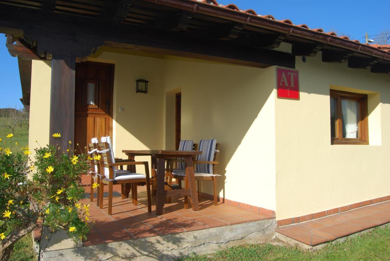 Apartamentos El Perujo Комильяс Экстерьер фото